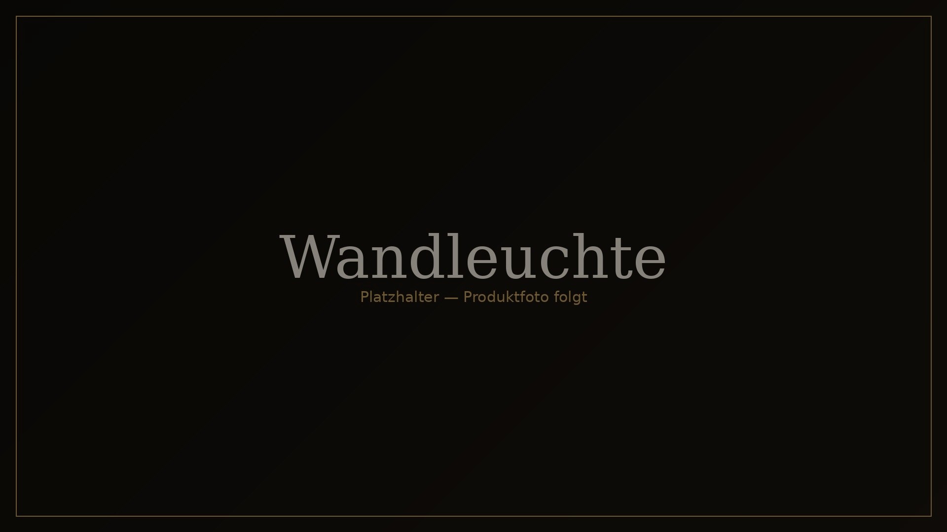 Messing Wandleuchte an Wohnzimmerwand, warmes Licht